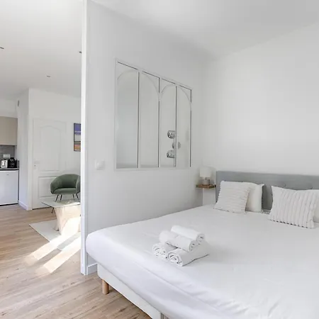 De Charme Entre Batignolles Et Montmartre *