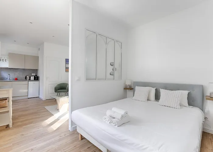 De Charme Entre Batignolles Et Montmartre *